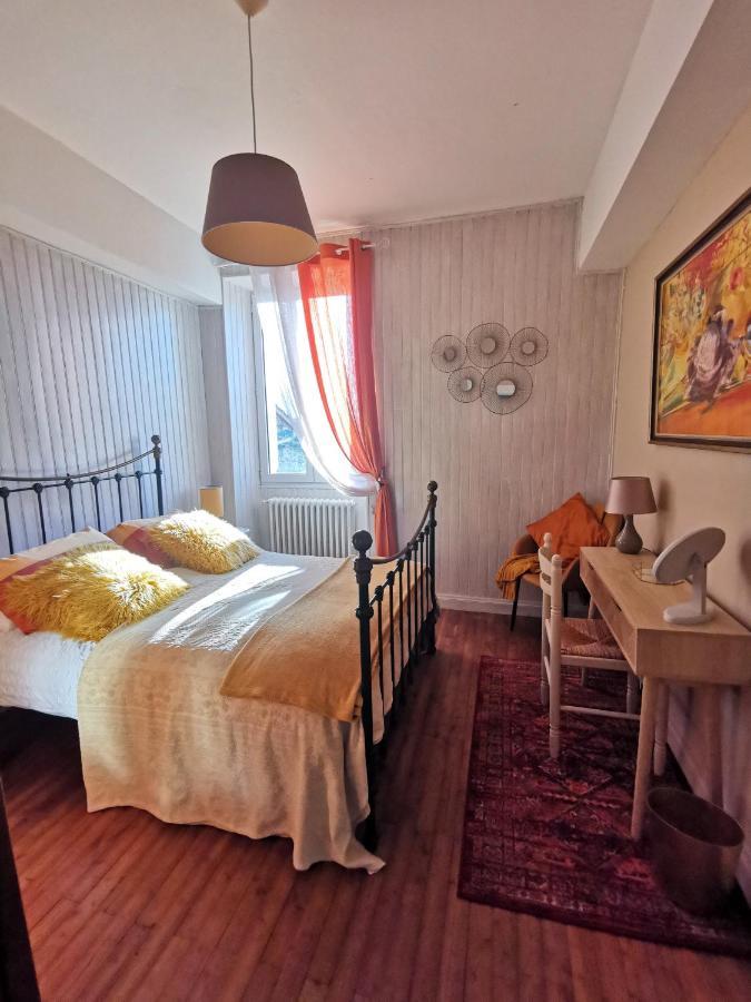 'Quelle Belle Vue' Chambre D'Hote Confolens Zewnętrze zdjęcie
