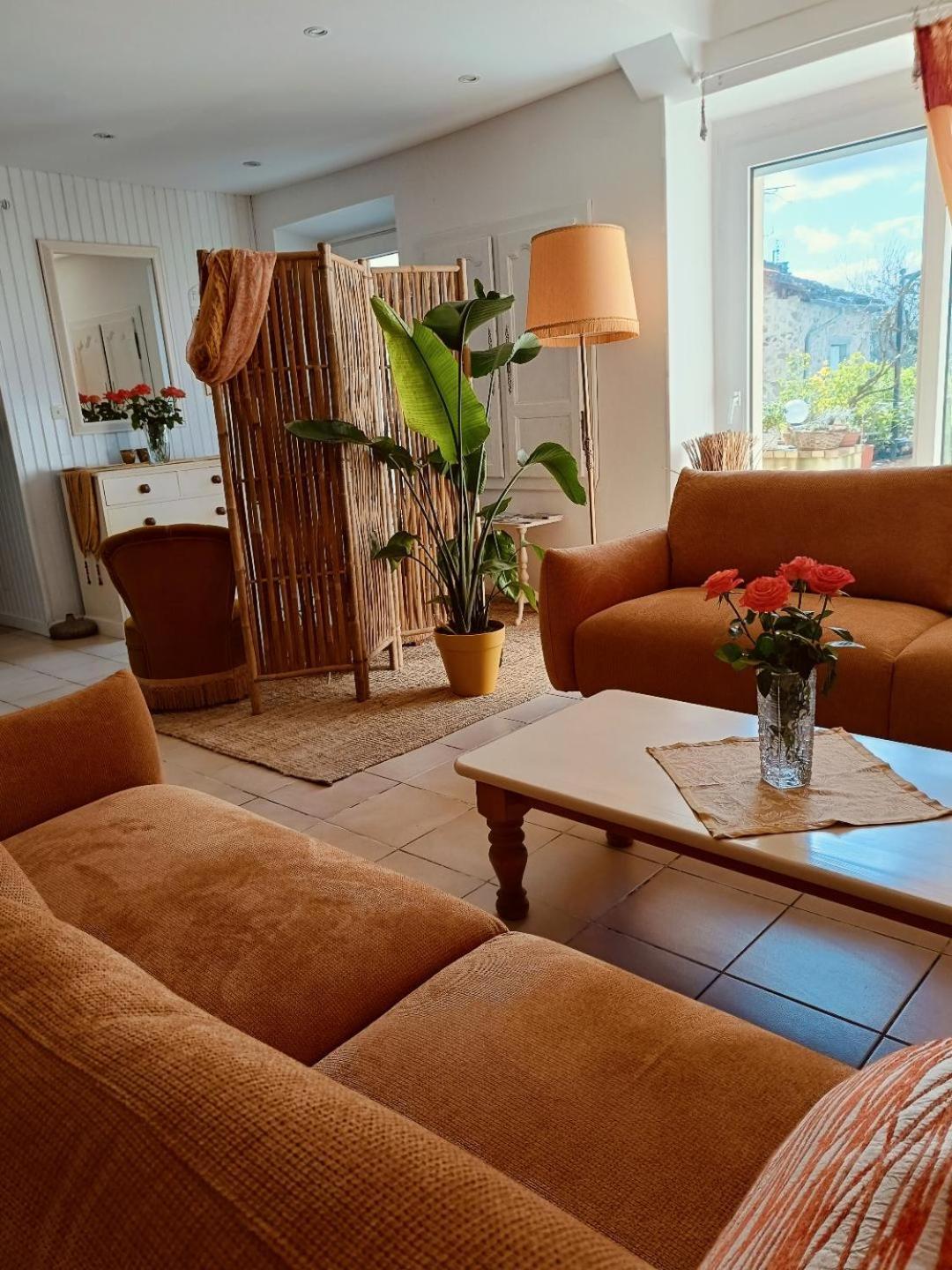 'Quelle Belle Vue' Chambre D'Hote Confolens Zewnętrze zdjęcie